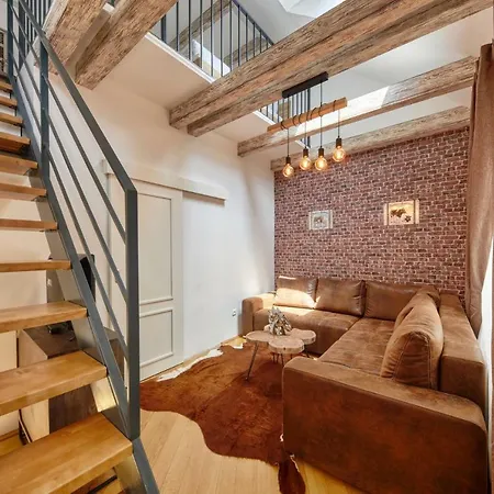 Aapartamentoos Aparthotel 4*