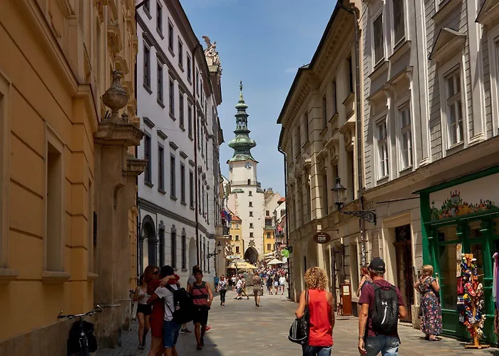 아파트 Aapartamentoos *